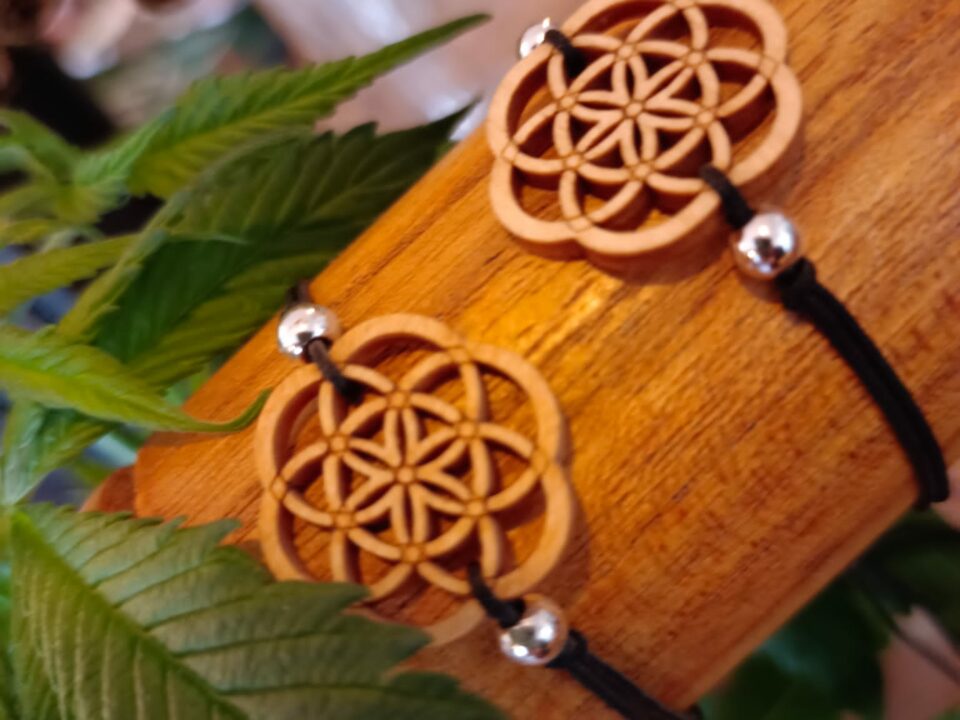 Armband aus gelasertem Holz "Blume des Lebens"